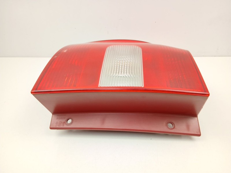 Recambio de piloto trasero izquierdo para skoda yeti (5l) 2.0 tdi 4x4 referencia OEM IAM 5L0945111  5L0945095