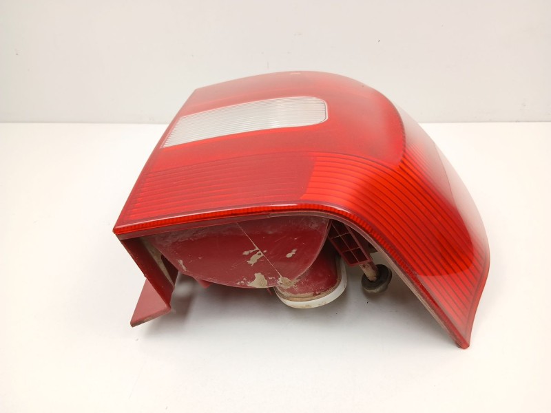 Recambio de piloto trasero izquierdo para skoda yeti (5l) 2.0 tdi 4x4 referencia OEM IAM 5L0945111  5L0945095