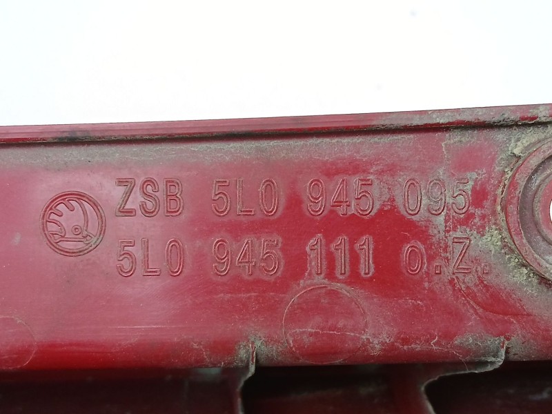 Recambio de piloto trasero izquierdo para skoda yeti (5l) 2.0 tdi 4x4 referencia OEM IAM 5L0945111  5L0945095