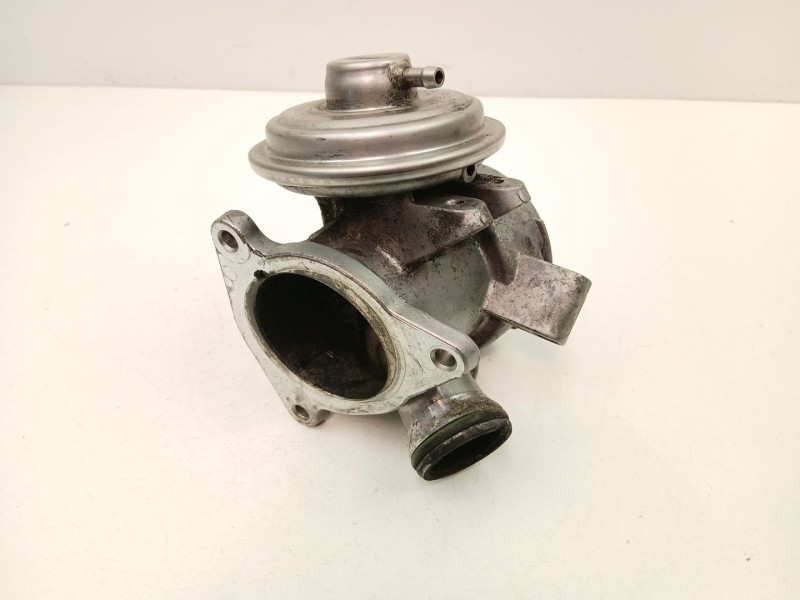Recambio de valvula egr para mercedes-benz clase c (w203) c 220 cdi (203.006) referencia OEM IAM A6110900754  