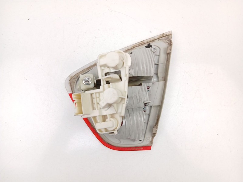 Recambio de piloto porton izquierdo para bmw 3 (e90) 320 i referencia OEM IAM 6937459  