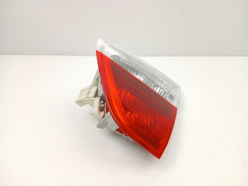 Recambio de piloto porton derecho para bmw 3 (e90) 320 i referencia OEM IAM 6937460  