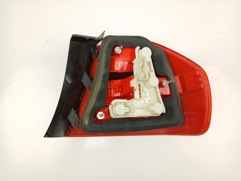 Recambio de piloto trasero izquierdo para bmw 3 (e90) 320 i referencia OEM IAM 6937457  