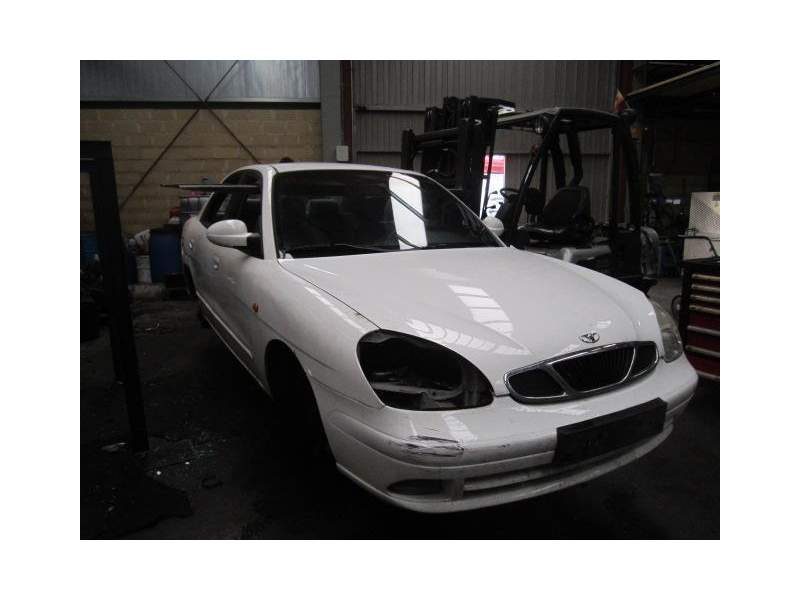 daewoo nubira del año 2000