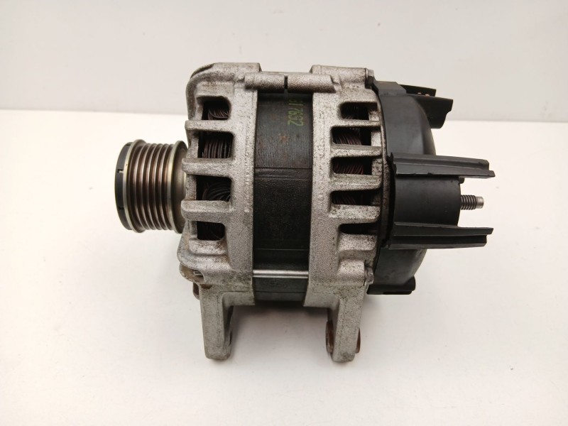 Recambio de alternador para renault express furgoneta/monovolumen 1.5 blue dci 75 (f6aa) referencia OEM IAM 231009392R  