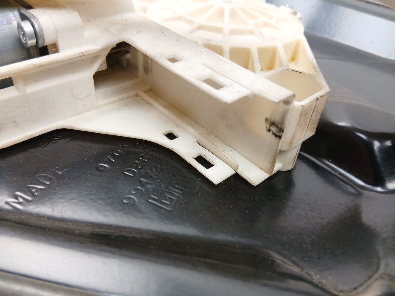 Recambio de elevalunas trasero izquierdo para land rover discovery iii (l319) 2.7 td 4x4 referencia OEM IAM CVH500130  