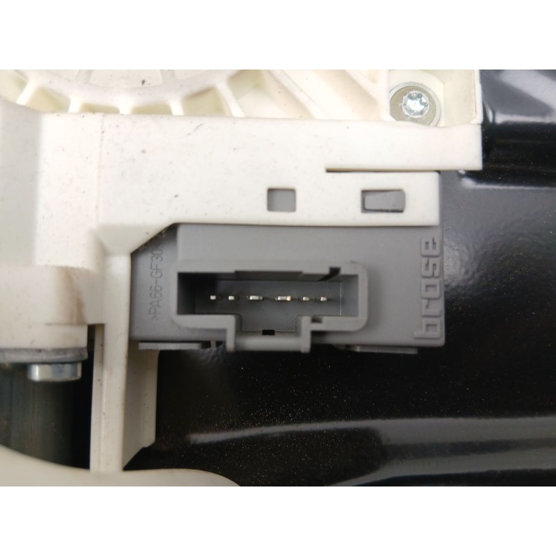 Recambio de elevalunas delantero izquierdo para land rover discovery iii (l319) 2.7 td 4x4 referencia OEM IAM CUH500210  