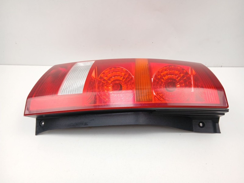 Recambio de piloto trasero izquierdo para land rover discovery iii (l319) 2.7 td 4x4 referencia OEM IAM XFB000573  