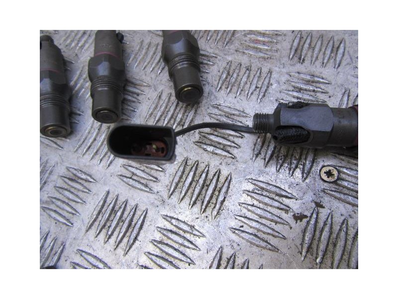 Recambio de inyectores (juego) : ford mondeo : 1.8 d (89,73cv) [2000] para ford mondeo 1.8 d referencia OEM IAM 008R01AA203BTF  