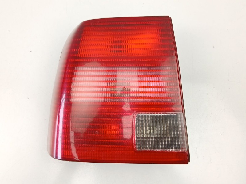 Recambio de piloto trasero izquierdo para volkswagen passat b5 (3b2) 1.9 tdi referencia OEM IAM 3B5945095F  