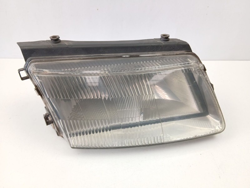 Recambio de faro derecho para volkswagen passat b5 (3b2) 1.9 tdi referencia OEM IAM 3B0941018K  