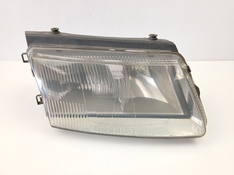 Recambio de faro derecho para volkswagen passat b5 (3b2) 1.9 tdi referencia OEM IAM 3B0941018K  