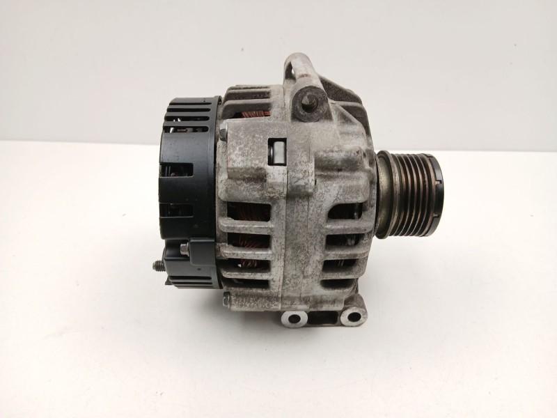 Recambio de alternador para renault megane i classic (la0) referencia OEM IAM 8200103726 SG9B047 