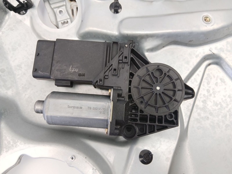 Recambio de elevalunas delantero derecho para volkswagen passat b5 (3b2) 1.9 tdi referencia OEM IAM 3B4837756D  