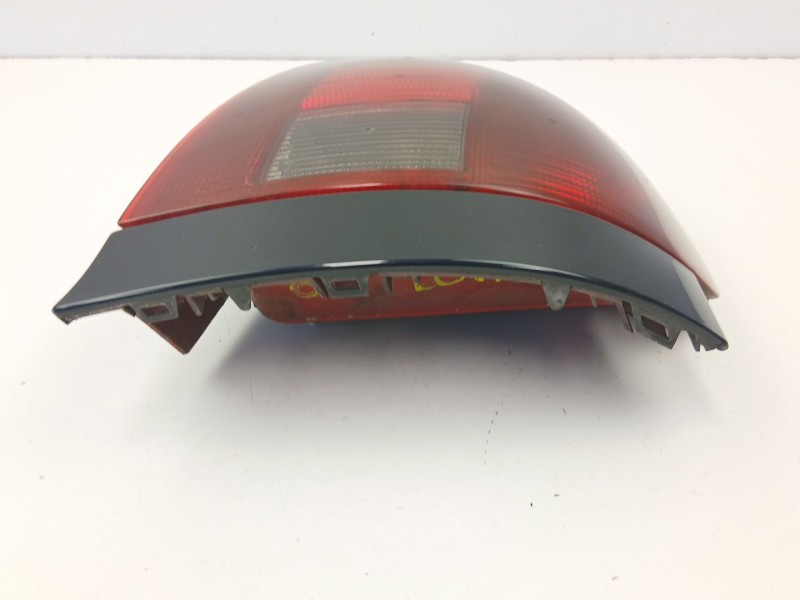 Recambio de piloto trasero derecho para audi a4 b5 (8d2) 1.9 tdi referencia OEM IAM 8D0945112A  