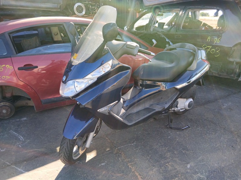 piaggio x8 del año 2004