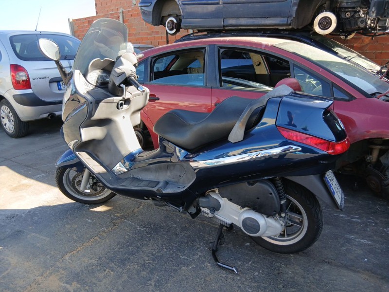piaggio x8 del año 2004