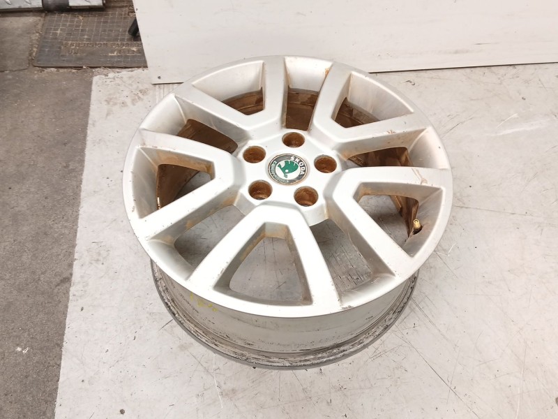 Recambio de juego llantas para skoda yeti (5l) 2.0 tdi 4x4 referencia OEM IAM 5L0601025A  