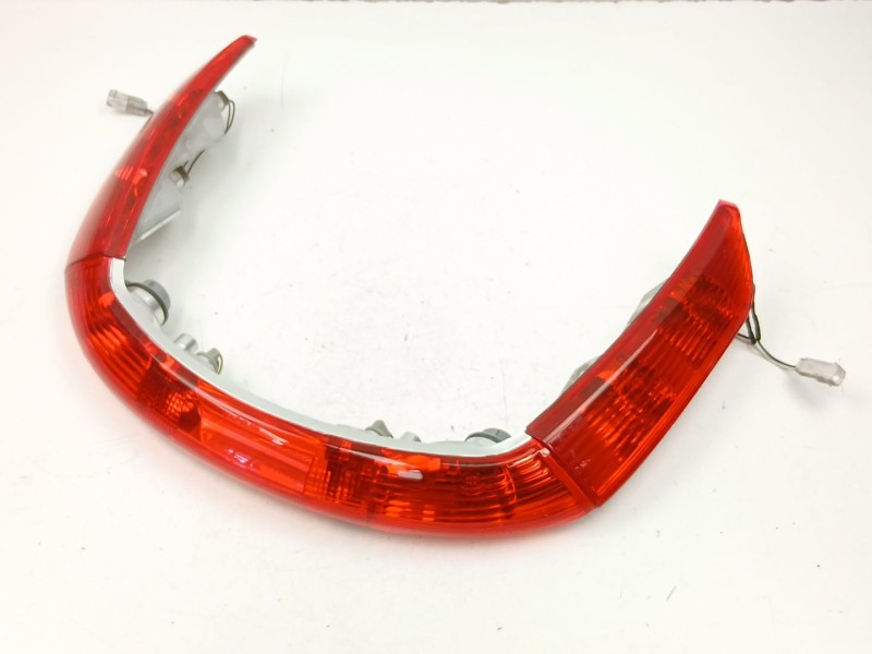 Recambio de piloto trasero central para piaggio x8 x8 125 (m36) referencia OEM IAM 584210 584209 584268