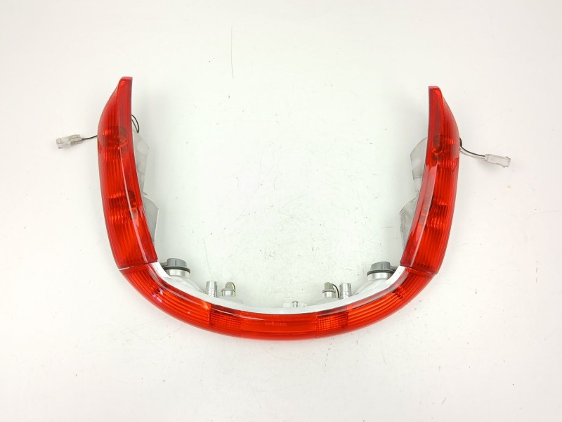 Recambio de piloto trasero central para piaggio x8 x8 125 (m36) referencia OEM IAM 584210 584209 584268