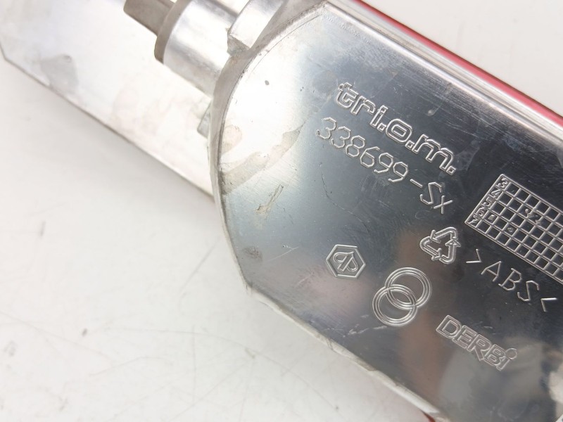 Recambio de piloto trasero central para piaggio x8 x8 125 (m36) referencia OEM IAM 584210 584209 584268