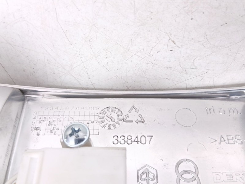 Recambio de piloto trasero central para piaggio x8 x8 125 (m36) referencia OEM IAM 584210 584209 584268