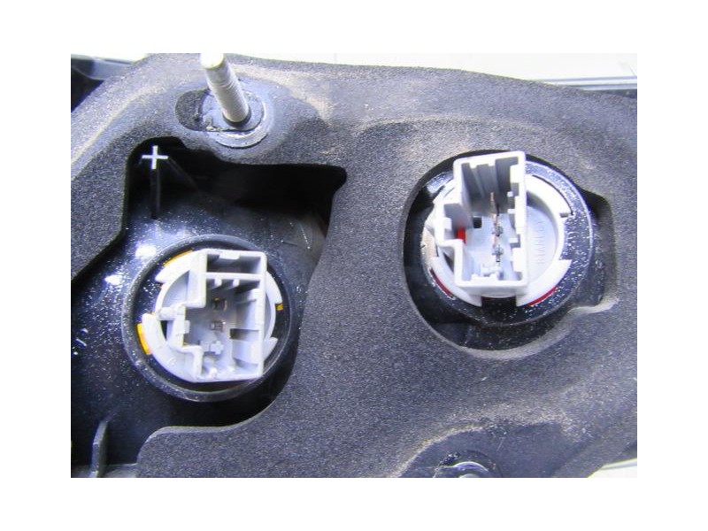 Recambio de piloto trasero izq. : mazda 3 : 1.6 hdi g8da [2005] para mazda 3 1.6 hdi g8da referencia OEM IAM   