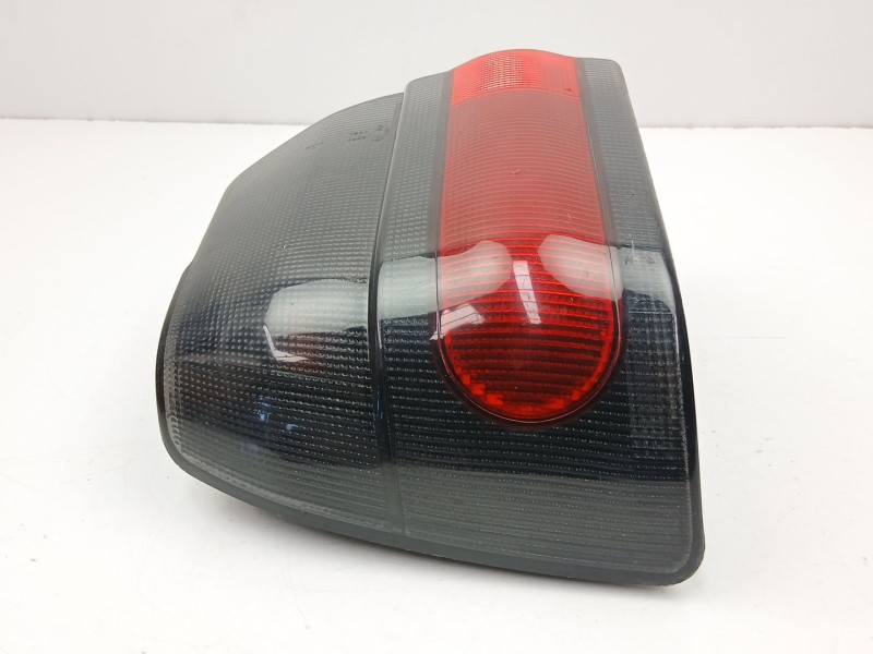 Recambio de piloto trasero izquierdo para renault 19 1.4 g referencia OEM IAM 7700816015  