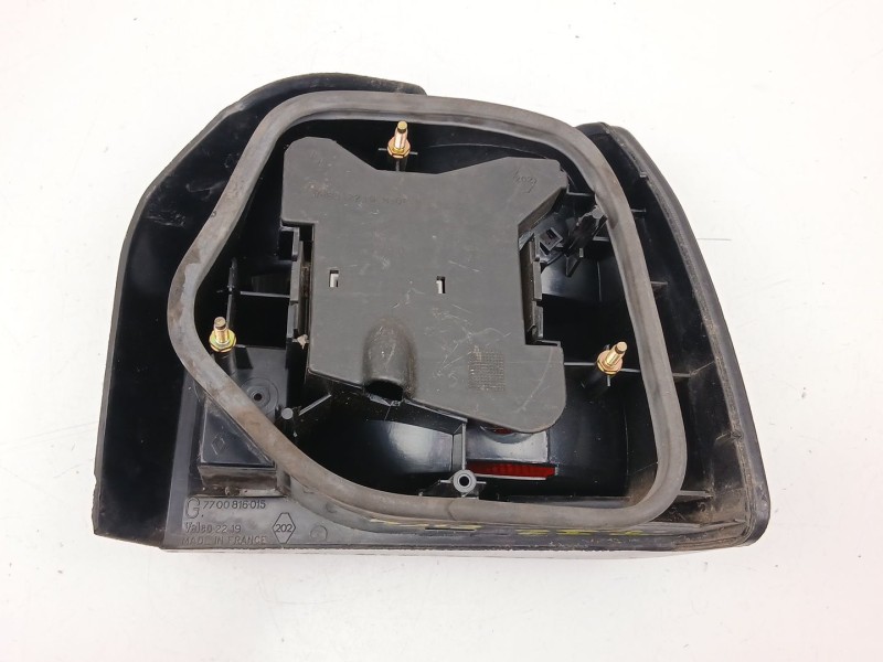 Recambio de piloto trasero izquierdo para renault 19 1.4 g referencia OEM IAM 7700816015  