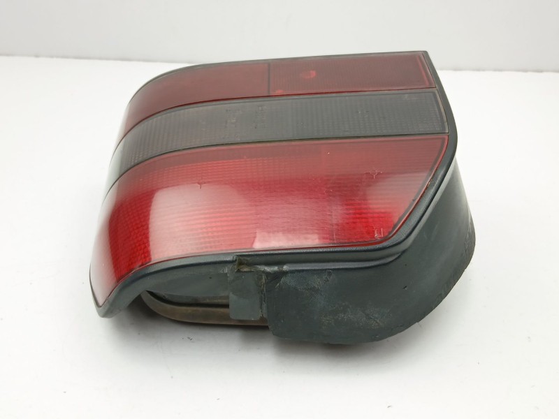 Recambio de piloto trasero derecho para renault 19 ii chamade (l53_) 1.4 referencia OEM IAM 7700783994  