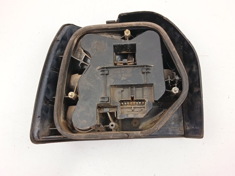 Recambio de piloto trasero derecho para renault 19 ii chamade (l53_) 1.4 referencia OEM IAM 7700783994  