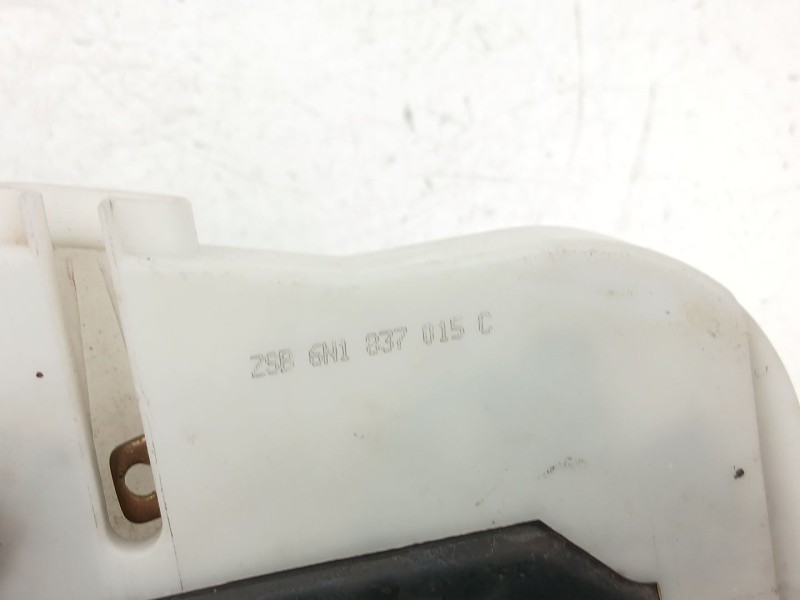 Recambio de cerradura puerta delantera izquierda para volkswagen polo 1.4 g referencia OEM IAM 6N1837015C  