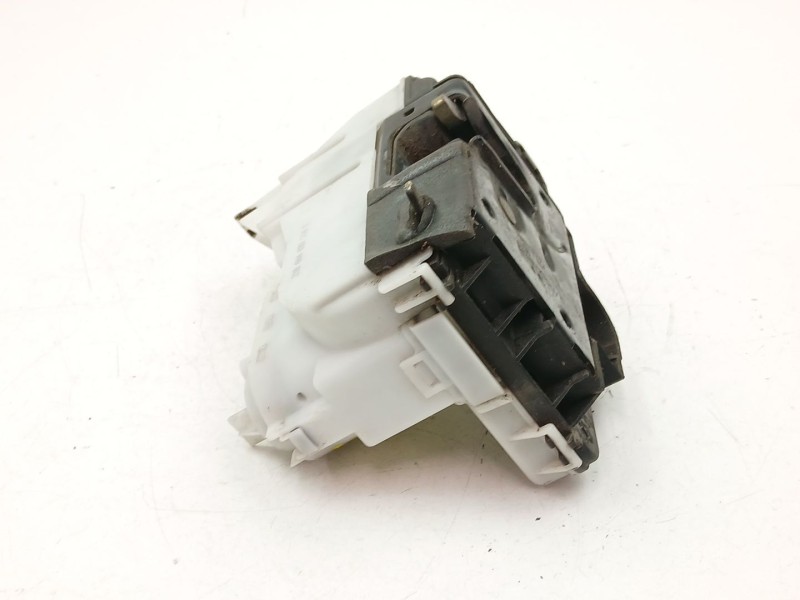 Recambio de cerradura puerta trasera derecha para volkswagen polo 1.9 sdi referencia OEM IAM 6N4839016C  