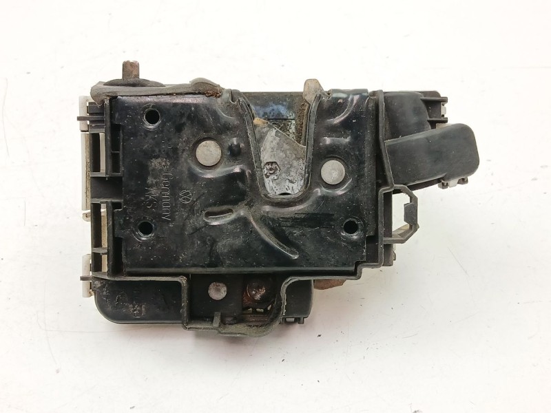 Recambio de cerradura puerta trasera derecha para volkswagen polo 1.9 sdi referencia OEM IAM 6N4839016C  
