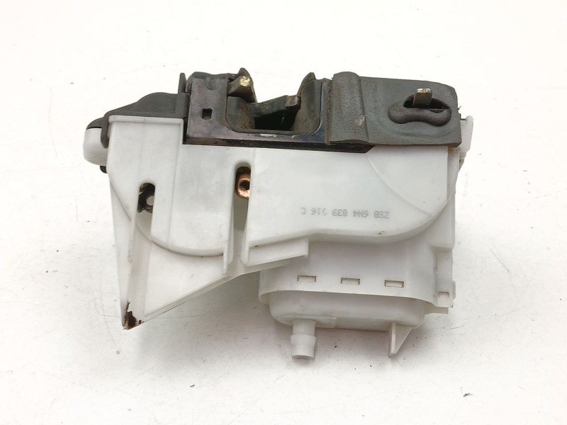 Recambio de cerradura puerta trasera derecha para volkswagen polo 1.9 sdi referencia OEM IAM 6N4839016C  