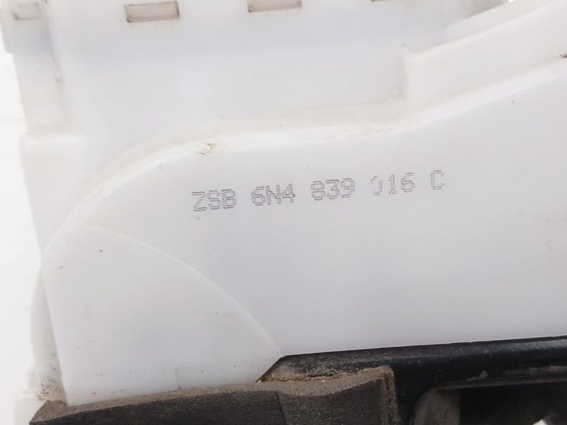 Recambio de cerradura puerta trasera derecha para volkswagen polo 1.9 sdi referencia OEM IAM 6N4839016C  