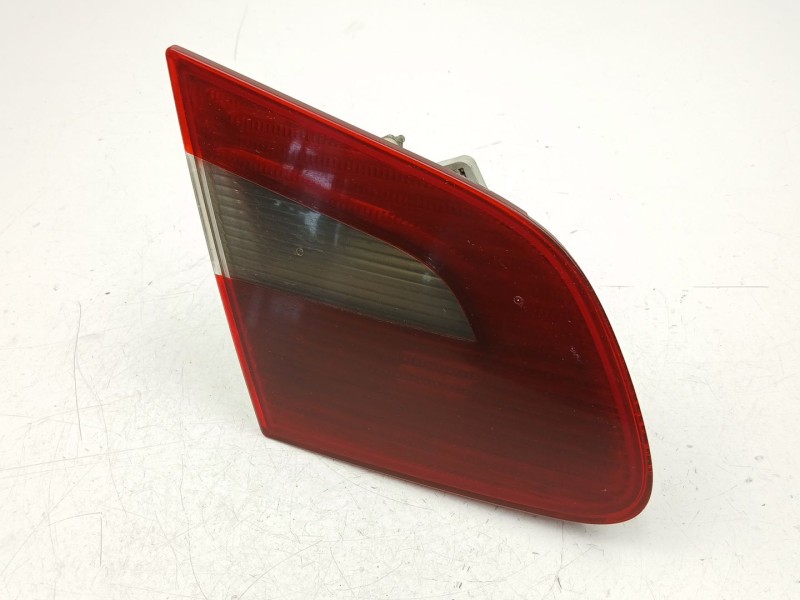 Recambio de piloto porton izquierdo para skoda superb ii (3t4) 1.9 tdi referencia OEM IAM 3T5945093  