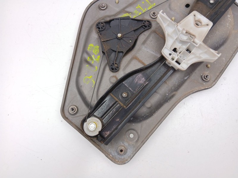 Recambio de elevalunas trasero izquierdo para skoda superb ii (3t4) 1.9 tdi referencia OEM IAM 3T5839401  8K0959811