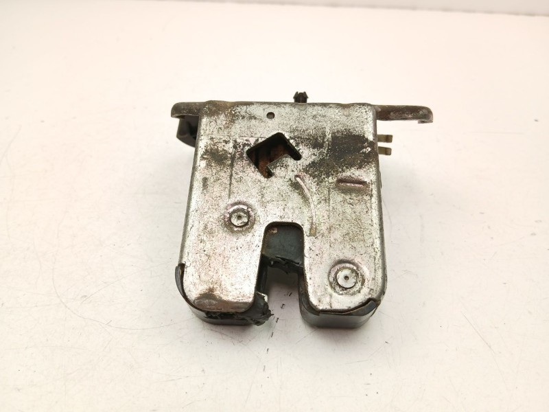 Recambio de cerradura maletero porton para skoda superb ii (3t4) 1.9 tdi referencia OEM IAM 8K9827505A  