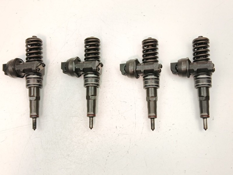 Recambio de inyectores juego para skoda superb ii (3t4) 1.9 tdi referencia OEM IAM 038130073AG 0414720215 