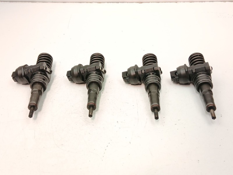 Recambio de inyectores juego para skoda superb ii (3t4) 1.9 tdi referencia OEM IAM 038130073AG 0414720215 