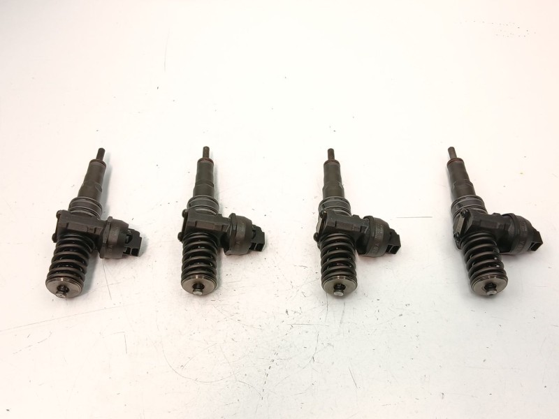 Recambio de inyectores juego para skoda superb ii (3t4) 1.9 tdi referencia OEM IAM 038130073AG 0414720215 