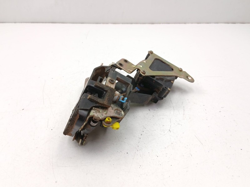 Recambio de cerradura puerta delantera derecha para hyundai accent ii (lc) 1.3 referencia OEM IAM 8132025030  