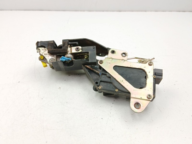 Recambio de cerradura puerta delantera derecha para hyundai accent ii (lc) 1.3 referencia OEM IAM 8132025030  