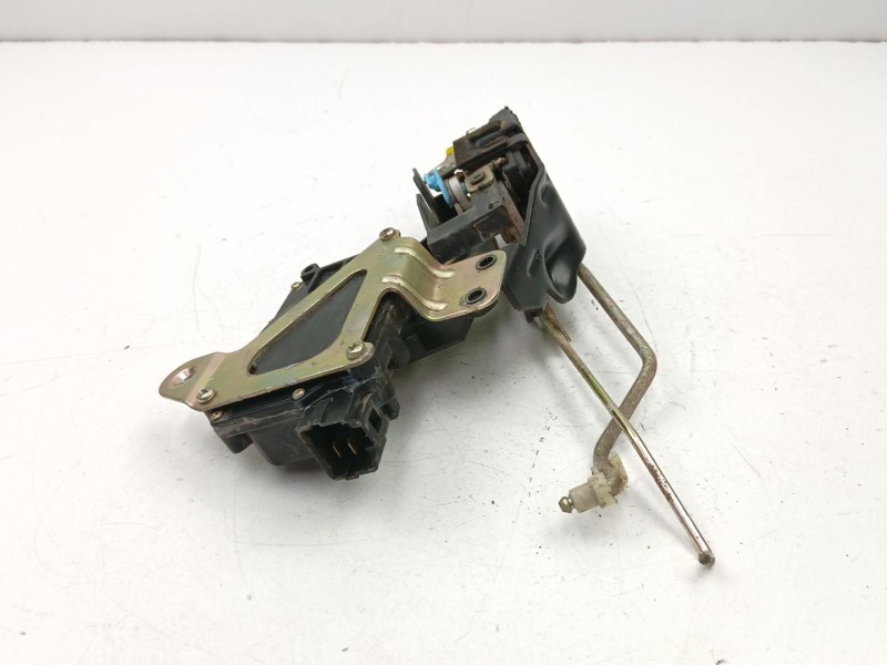 Recambio de cerradura puerta delantera derecha para hyundai accent ii (lc) 1.3 referencia OEM IAM 8132025030  