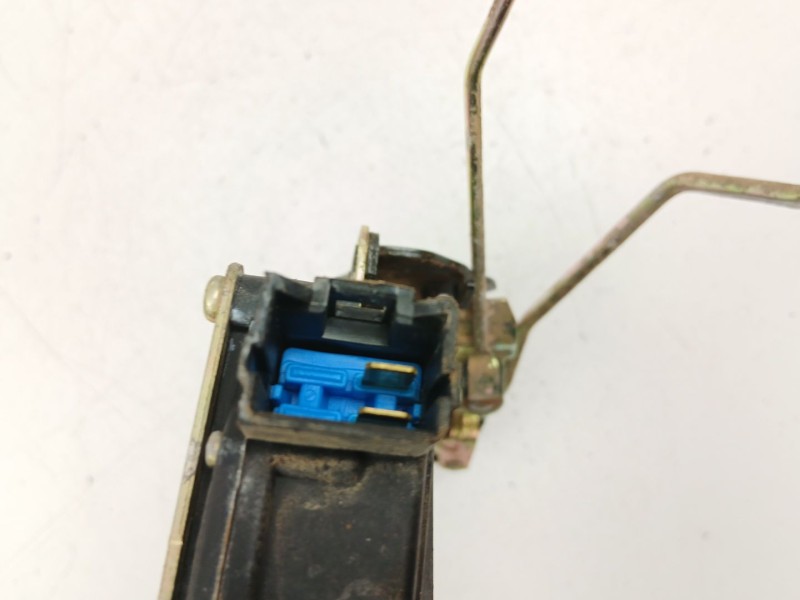 Recambio de cerradura puerta delantera derecha para hyundai accent ii (lc) 1.3 referencia OEM IAM 8132025030  