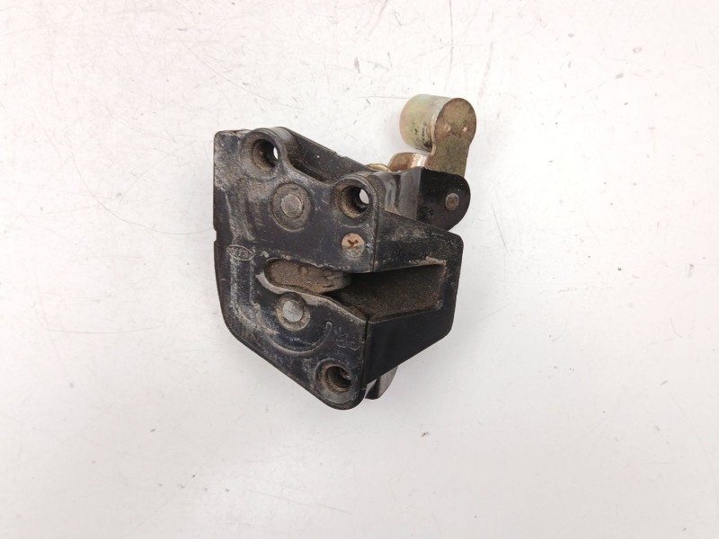 Recambio de cerradura puerta trasera derecha para kia carnival 2.9 crdi referencia OEM IAM 0K53A72310B  