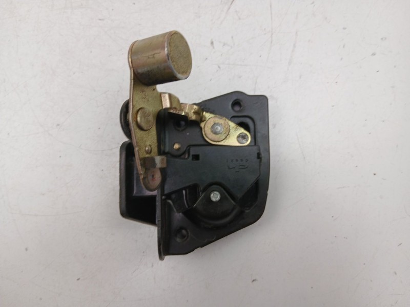 Recambio de cerradura puerta trasera derecha para kia carnival 2.9 crdi referencia OEM IAM 0K53A72310B  