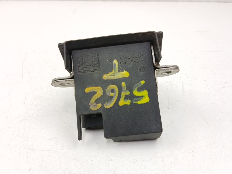 Recambio de cerradura maletero porton para volkswagen golf 1.6 td referencia OEM IAM 5G6827505  