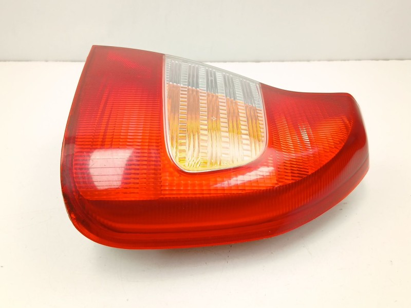 Recambio de piloto trasero derecho para hyundai accent ii (lc) 1.3 referencia OEM IAM 9240225020  